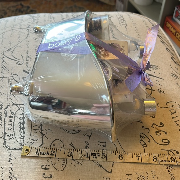 Body & Earth Lavender Bath Gift Set in a Cute Bathtub 🛀 NWT 🐰 Cruelty Free! - Picture 6 of 14